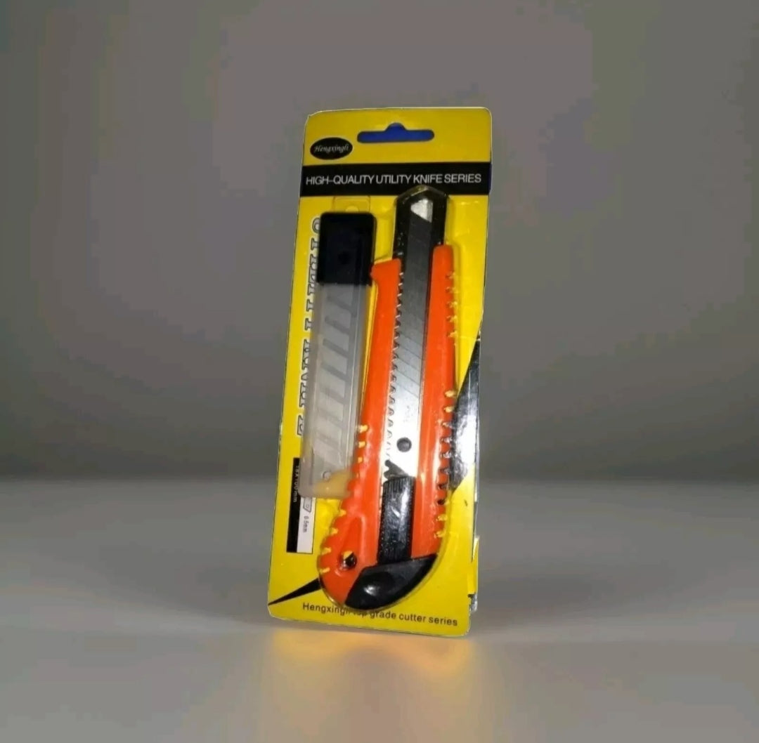Cutter professionnel sécable et rétractable lames OFFERTES