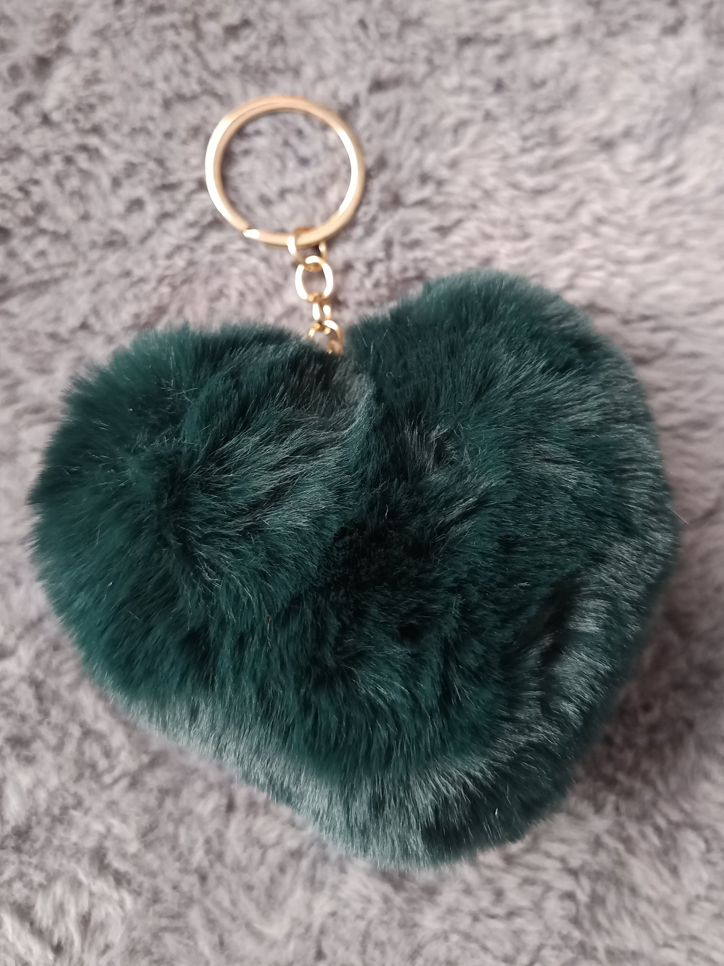 Porte-clés en fausse fourrure doux –coeur- Pompon peluche – Plusieurs couleurs