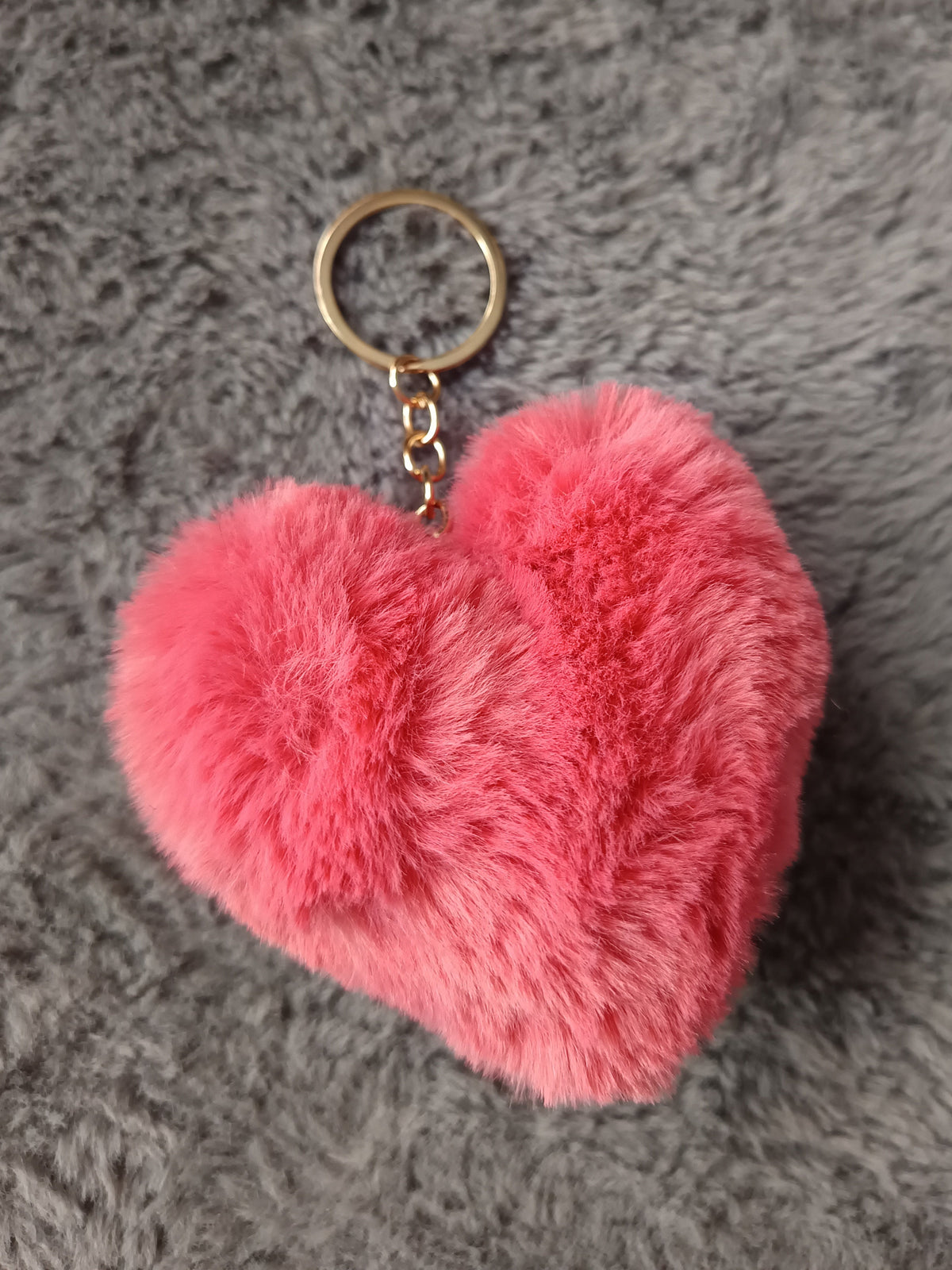 Porte-clés en fausse fourrure doux –coeur- Pompon peluche – Plusieurs couleurs