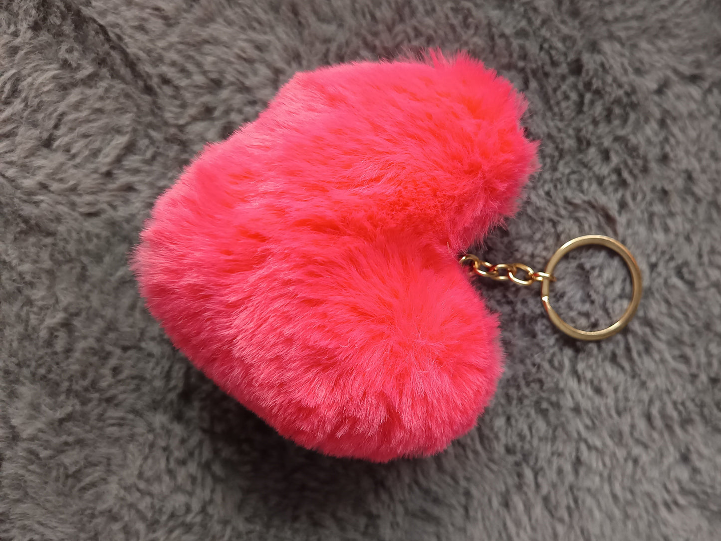 Porte-clés en fausse fourrure doux –coeur- Pompon peluche – Plusieurs couleurs