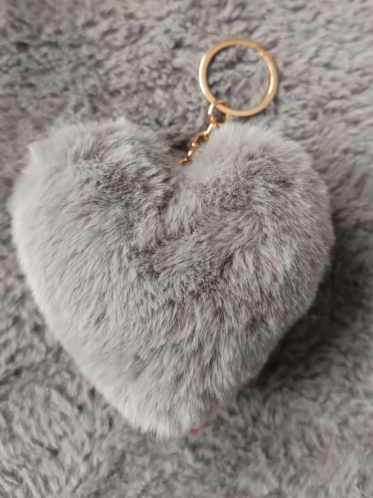 Porte-clés en fausse fourrure doux –coeur- Pompon peluche – Plusieurs couleurs