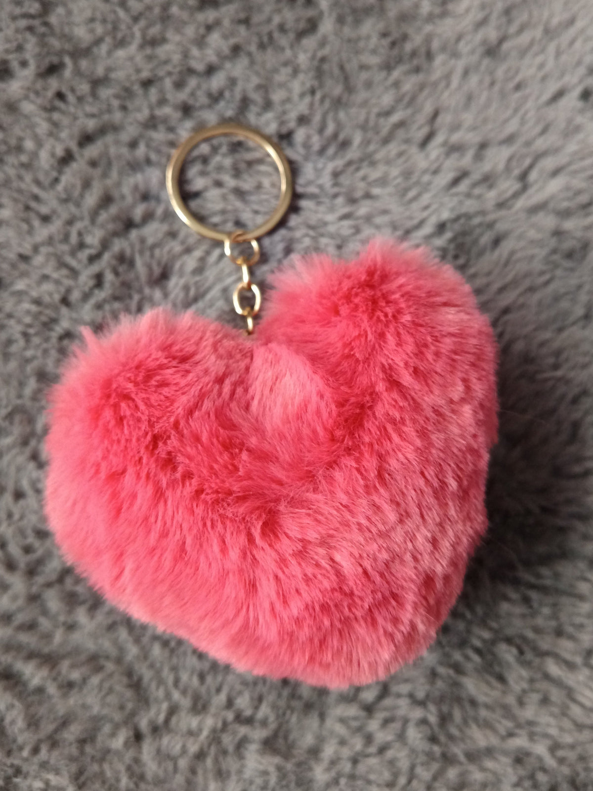 Porte-clés en fausse fourrure doux –coeur- Pompon peluche – Plusieurs couleurs