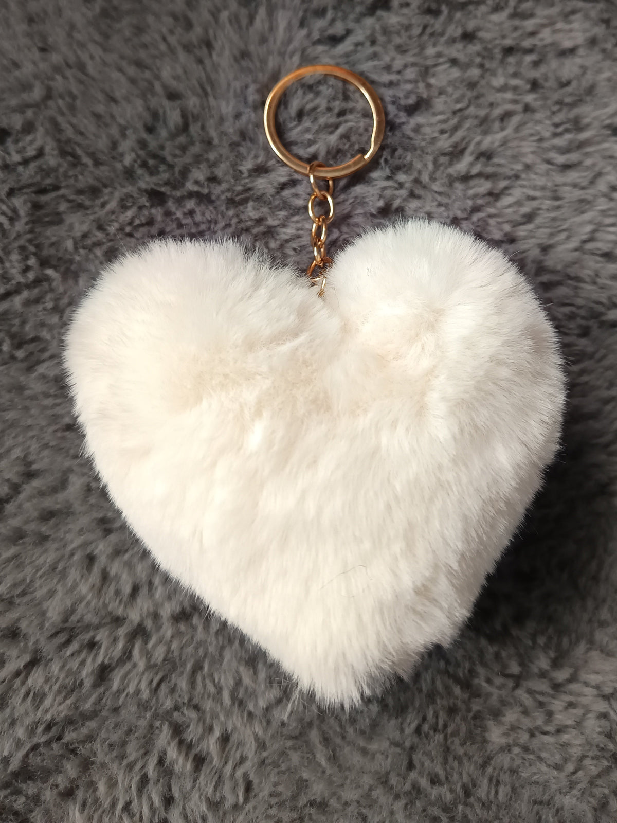Porte-clés en fausse fourrure doux –coeur- Pompon peluche – Plusieurs couleurs